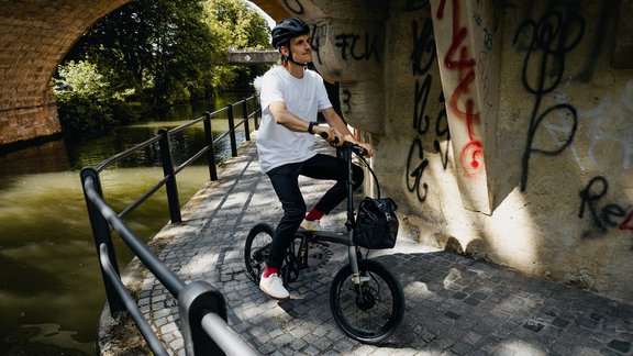 foldable bike in action